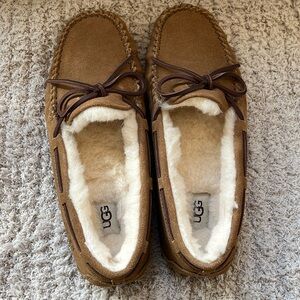 UGG, NEW, tried on once but never worn, received as gift, lost box